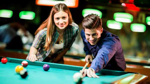 Prairie State Gaming Pool Leagues showing people playing pool